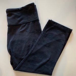 Lululemon black wunder under camo crop leggings 8